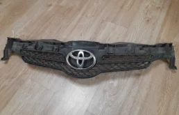 Решетка радиатора Toyota Auris 2006-2012 5311102390 E15, передняя
