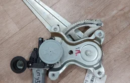 Мотор стеклоподъемника Toyota RAV4 2006-2012 8572035140 30, задний левый