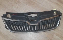 Решетка радиатора Skoda Rapid 1 2013-2020 5JA853668