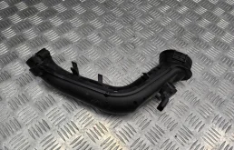 Патрубок воздушного фильтра volkswagen Passat 03C145673N B7 CAX