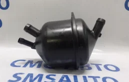 Бачок ГУР для Audi A8 2010 года на фотографиях