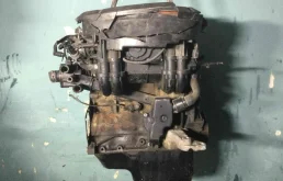 Двигатель без навесного для Volkswagen Polo 1999 года на фотографиях