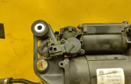 Компрессор пневмоподвески задний для Porsche Cayenne на фотографиях