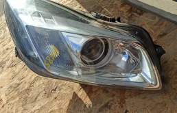 Фара правая для Opel Insignia 2009 года на фотографиях
