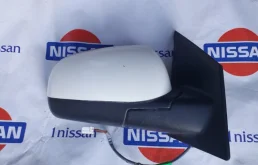 Стекла и зеркала для Nissan Note 2011 года на фотографиях