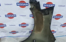 Крылья для Nissan Tiida 2012 года на фотографиях