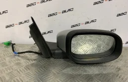 Стекла и зеркала для Volvo C30 2010 года на фотографиях