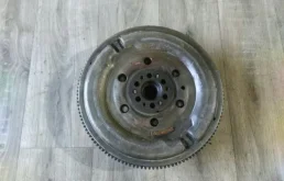 Маховик для Nissan X-Trail 2006 года на фотографиях