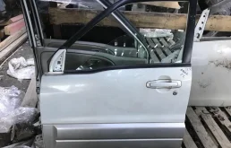 Дверь передняя левая для Suzuki Grand Vitara 1999 года на фотографиях