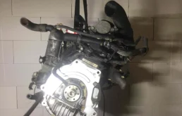 Двигатель без навесного для Volkswagen Polo 1999 года на фотографиях