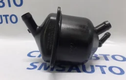 Бачок ГУР для Audi A8 2010 года на фотографиях