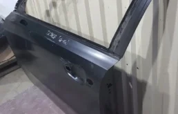 Дверь передняя левая для Peugeot 508 на фотографиях