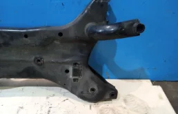 Подрамник двигателя для Mitsubishi Outlander 2011 года на фотографиях