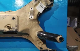 Подрамник двигателя для Mitsubishi Outlander 2016 года на фотографиях