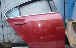 Двери для Opel Insignia 2016 года на фотографиях