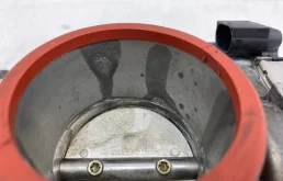 Дроссельная заслонка для Mercedes-Benz C class 2006 года на фотографиях