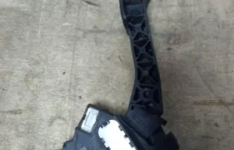 Электронная педаль газа для Toyota RAV4 на фотографиях