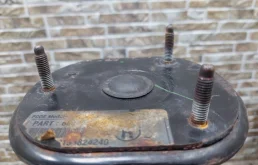 Амортизатор передний правый для Jeep Grand Cherokee на фотографиях