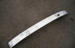 Усилитель переднего бампера для Mercedes-Benz GL class на фотографиях