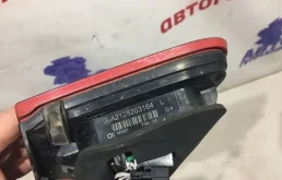 Фонарь внутренний правый для Mercedes-Benz E class 2009 года на фотографиях