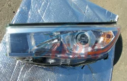 Фары для Toyota Highlander на фотографиях