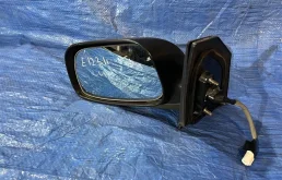 Стекла и зеркала для Toyota Corolla 2004 года на фотографиях