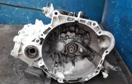 МКПП для Hyundai Solaris 2014 года на фотографиях