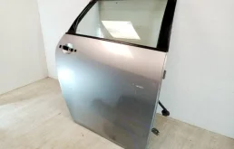 Двери для Mitsubishi Grandis 2005 года на фотографиях