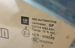 Стекла и зеркала для Opel Insignia 2016 года на фотографиях