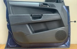 Двери для Opel Zafira 2007 года на фотографиях