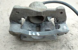 Усилитель переднего бампера для Toyota Corolla 2012 года на фотографиях