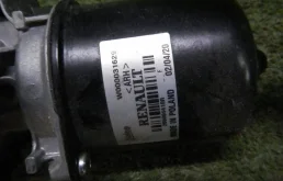 Трапеция стеклоочистителей для Renault Logan 2015 года на фотографиях