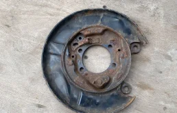 щиток заднего тормозного диска (44020CY01A) для Nissan Qashqai J10 2006-2013