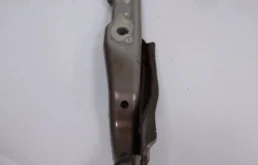 Петля капота левая для Skoda Rapid 2025 года на фотографиях