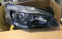 Фара правая для Opel Astra 2007 года на фотографиях