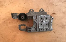 Подушка АКПП левая для Nissan X-Trail 2007 года на фотографиях