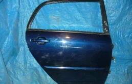 Дверь задняя правая для Toyota Corolla 2004 года на фотографиях