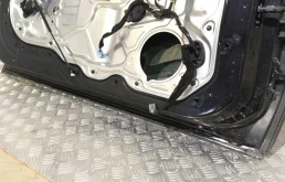 Двери для Volvo C30 2007 года на фотографиях