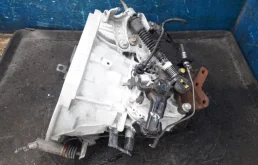 МКПП для Hyundai Solaris 2014 года на фотографиях