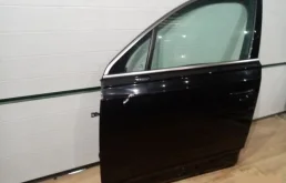 Накладка на дверь передняя левая для Audi Q7 2015 года на фотографиях