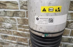 Амортизатор передний правый для Jeep Grand Cherokee на фотографиях