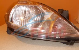 Фары для Nissan Tiida 2009 года на фотографиях