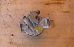 Компрессор кондиционера для Toyota RAV4 2003 года на фотографиях