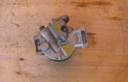 Компрессор кондиционера для Toyota RAV4 2003 года на фотографиях