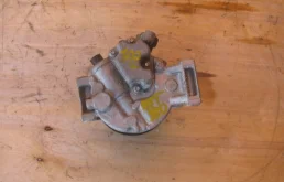 Компрессор кондиционера для Toyota RAV4 2003 года на фотографиях