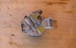 Компрессор кондиционера для Toyota RAV4 2003 года на фотографиях