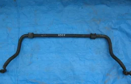 Стабилизатор поперечной устойчивости передний для Mitsubishi Pajero 2000 года на фотографиях