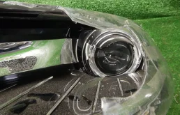 Фара ксенон левая для Skoda Rapid 2014 года на фотографиях