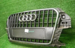 Решетка радиатора для Audi Q3 2011 года на фотографиях