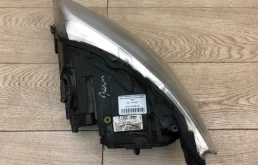 Фара правая для Audi Q7 на фотографиях